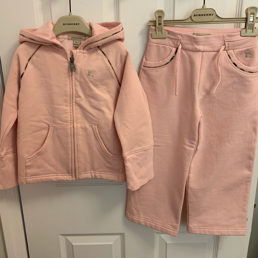 Burberry tracksuit in size 4Y (Great condition)